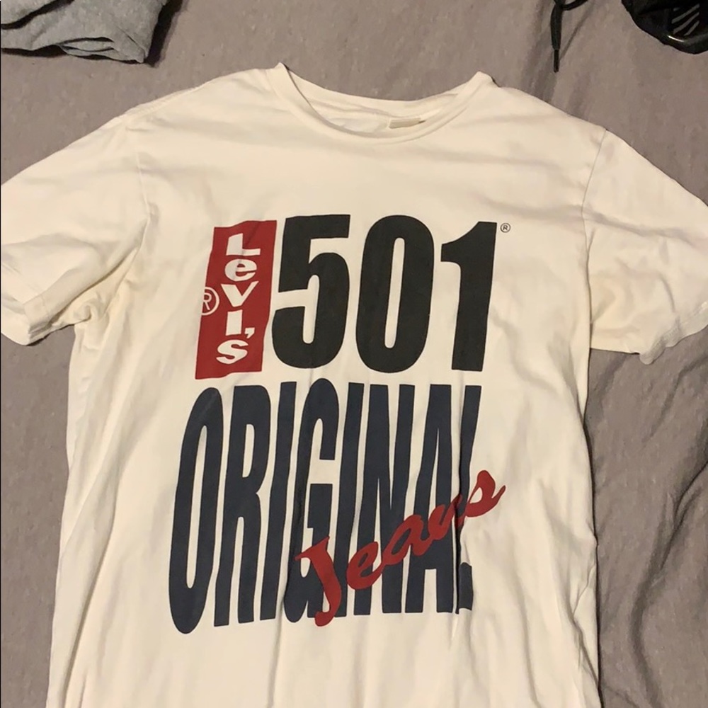 Levi’s Graphic Tee